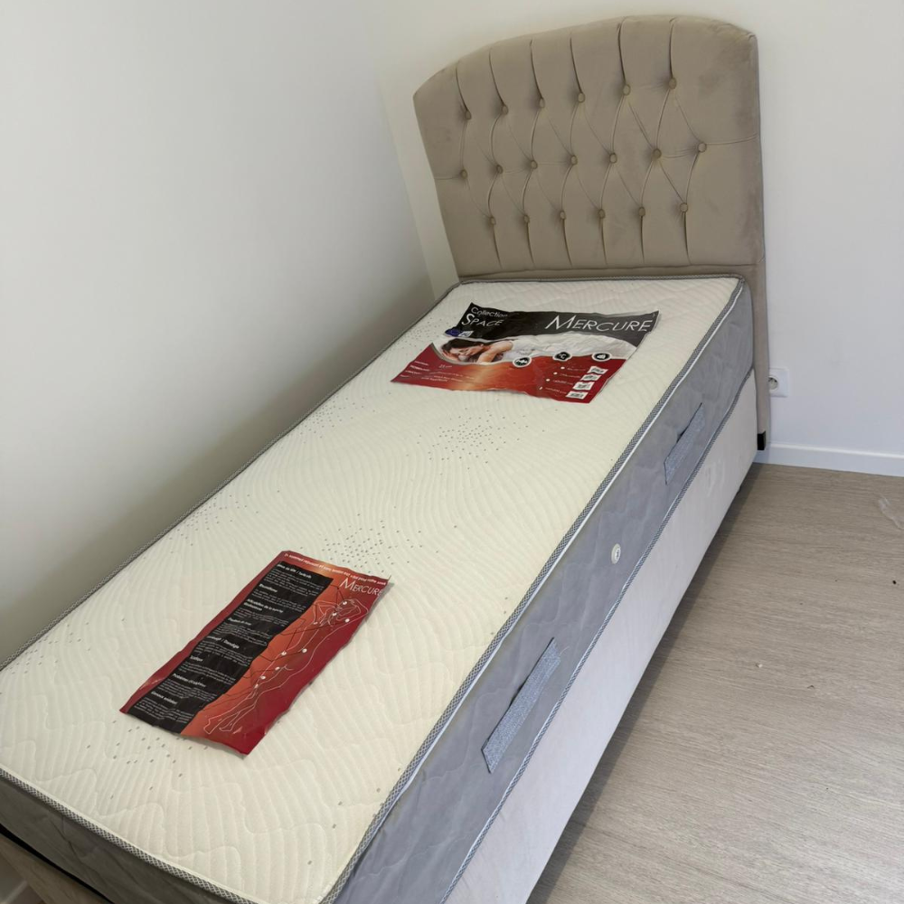 Lit coffre simple capitonné velours beige