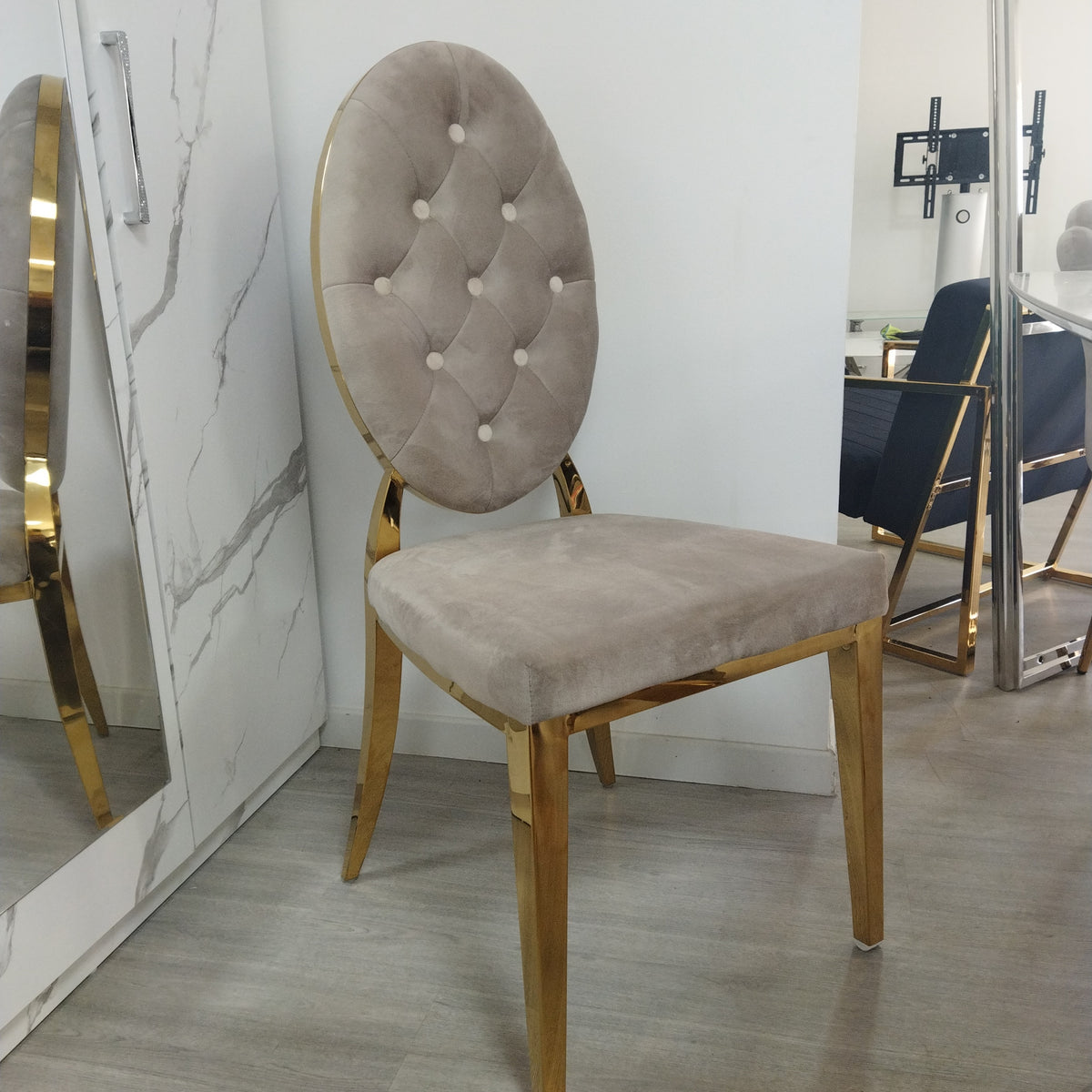 Chaise Ova Or velours taupe Style Médaillon Capitonné