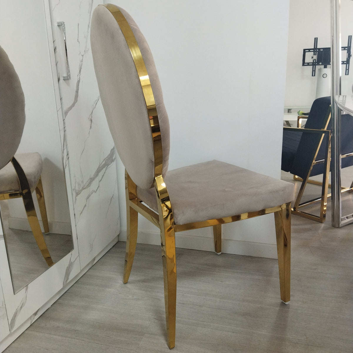 Chaise Ova Or velours taupe Style Médaillon Capitonné